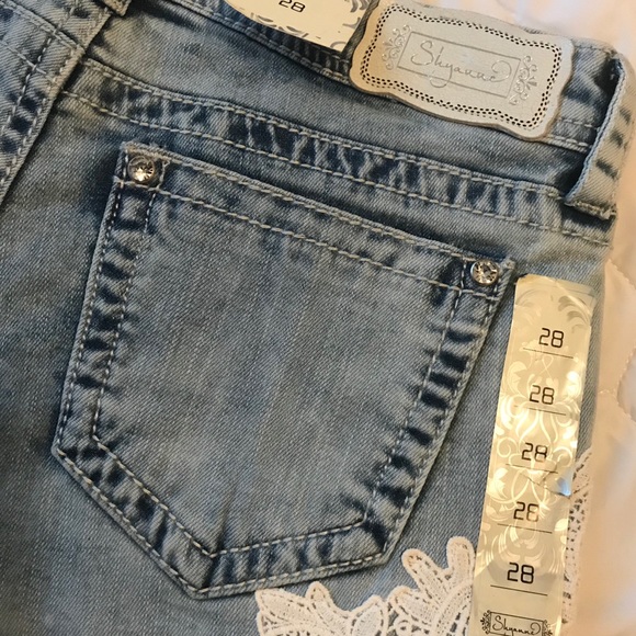 Shyanne light wash size 28 Lace shorts - Picture 3 of 8